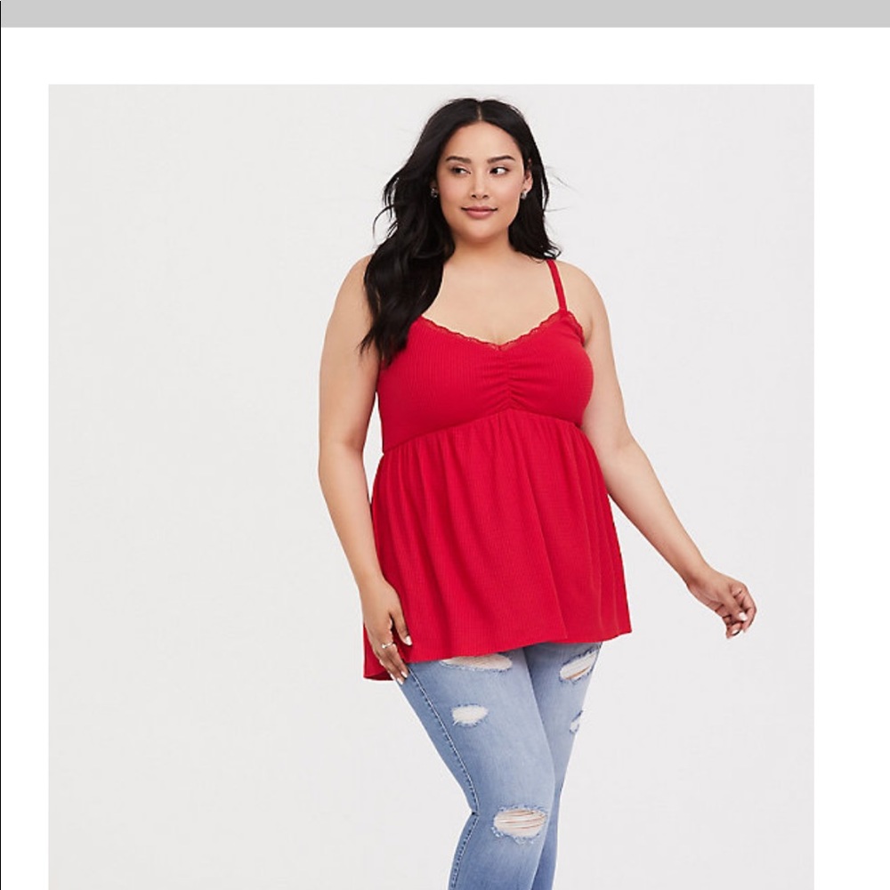 Torrid woman red sleeveless blouse. - Picture 2 of 4